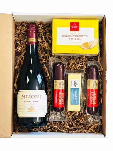 Meiomi Pinot Noir Gift Set