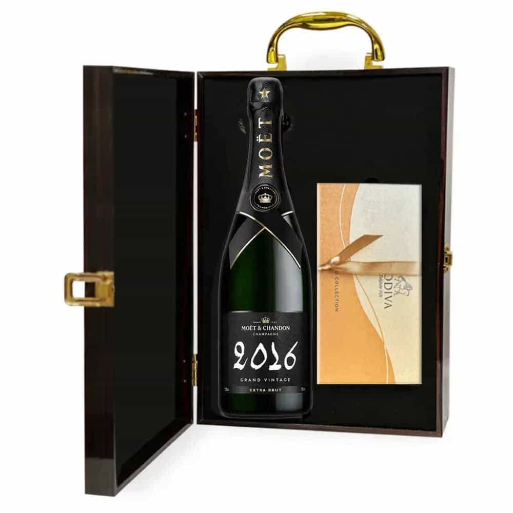 Moet & Chandon Vintage 2016 With Godiva 8 Pc