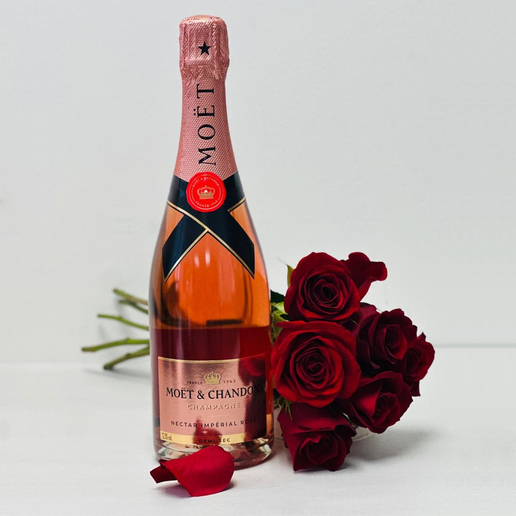 Moet & Chandon Nectar Imperial Rosé Flowers Set