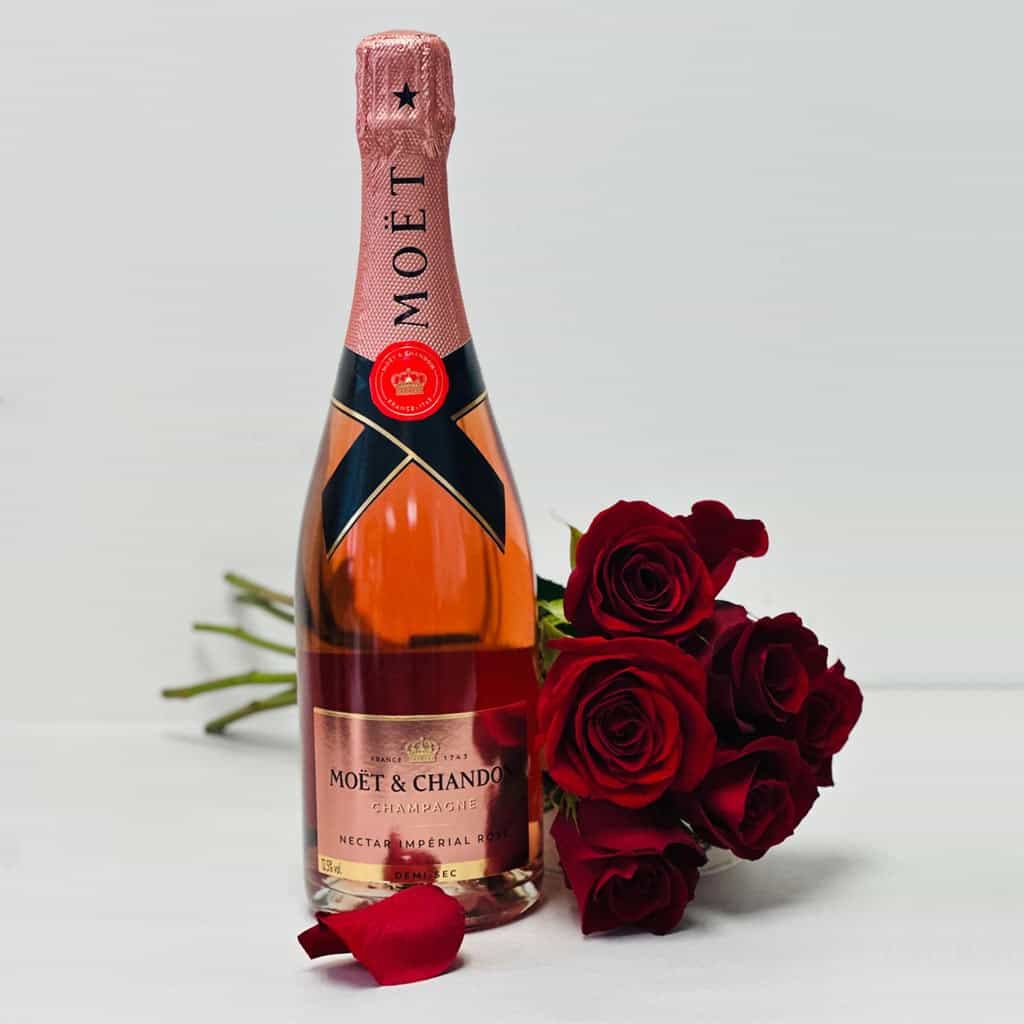 Moet & Chandon Nectar Imperial Rosé Flowers Set