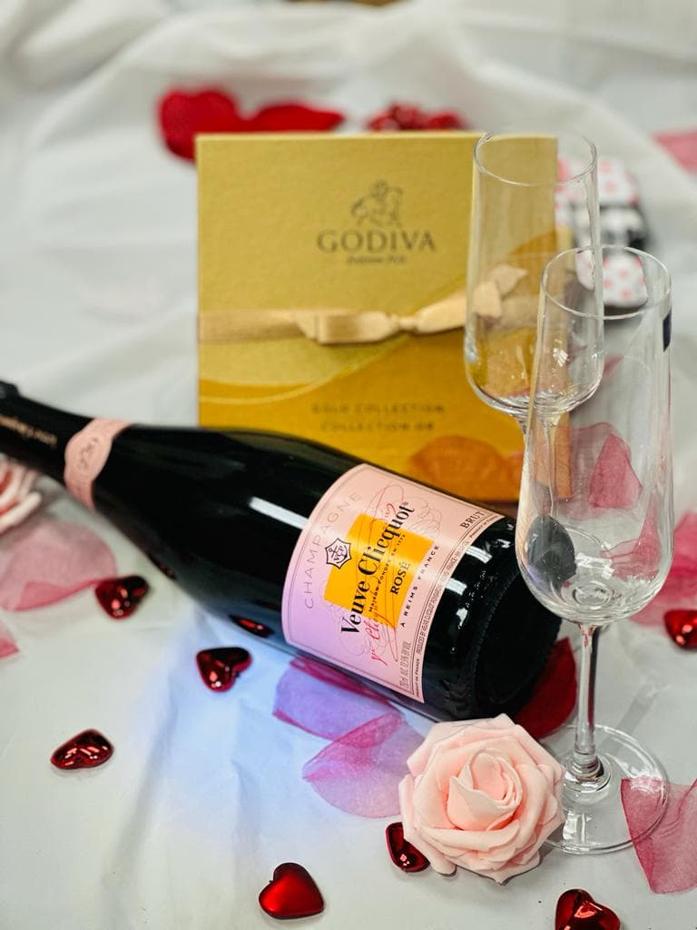Veuve Clicquot Rosé, Godiva Chocolate & Tiffany & Co. Flute Gift Set