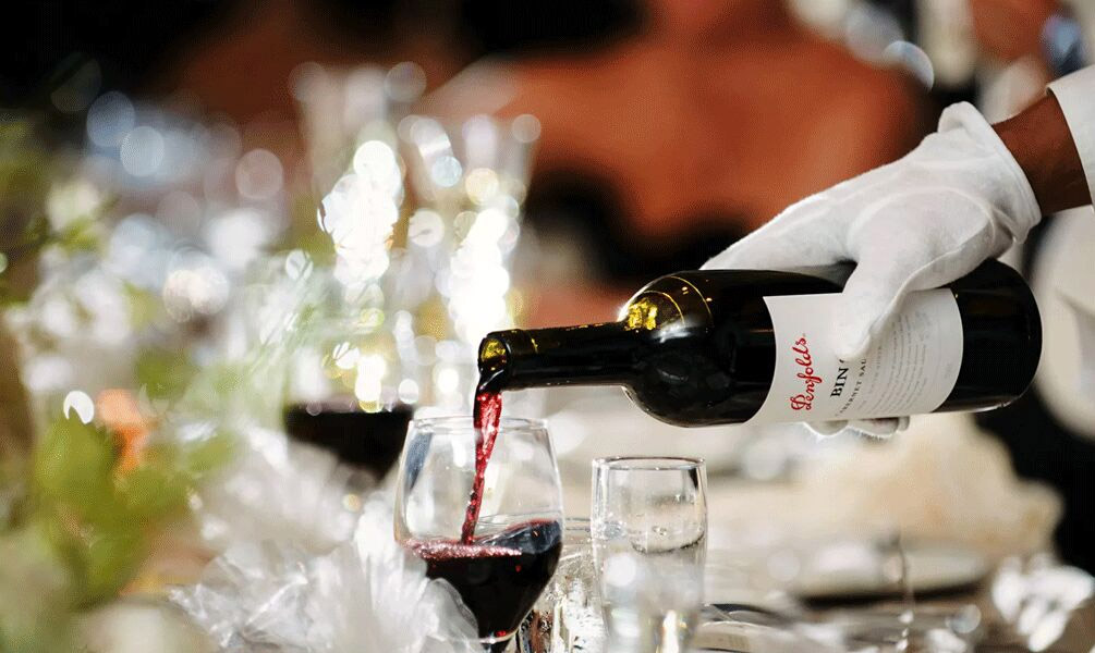 Open Bar Wedding Complete Guide - Cost, Best Wines, Tips & Benefits Open Bar Wedding Complete Guide - Cost, Best Wines, Tips & Benefits