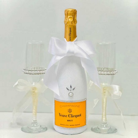 Luxe Pearl Edition Veuve Clicquot Champagne And Flutes Gift Set Luxe Pearl Edition Veuve Clicquot Champagne And Flutes Gift Set