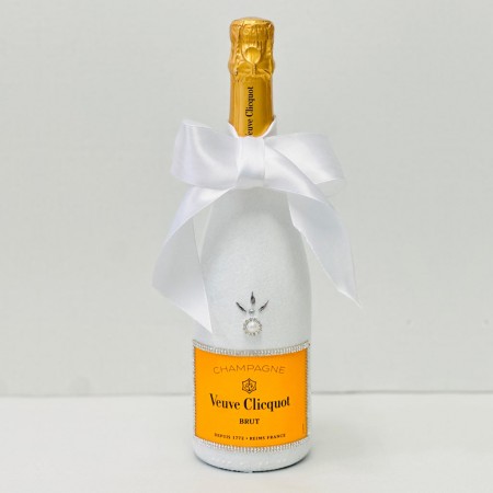 Luxe Pearl Edition Veuve Clicquot Champagne And Flutes Gift Set Luxe Pearl Edition Veuve Clicquot Champagne And Flutes Gift Set