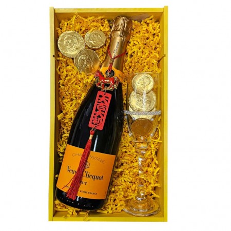 Veuve Clicquot Champagne Good luck Gift Box