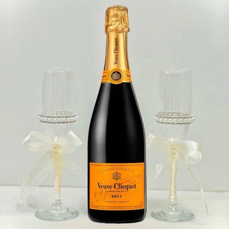 Luxe Pearl Edition Veuve Clicquot Champagne And Flutes Gift Set Luxe Pearl Edition Veuve Clicquot Champagne And Flutes Gift Set