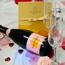 Veuve Clicquot Rosé, Godiva Chocolate & Tiffany & Co. Flute Gift Set