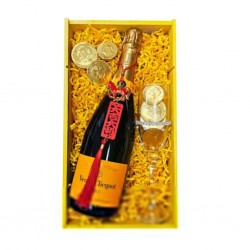 Veuve Clicquot Champagne Good luck Gift Box